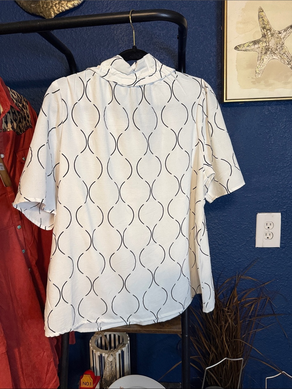 Alex and Parker Cream Short-Sleeve Blouse with Black Geometric Motif - Picture 2 of 3